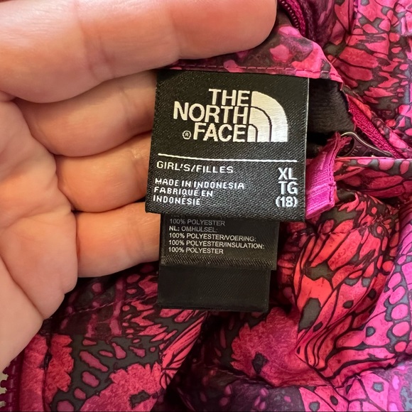 The North Face Roxbury Pink Reversible Camo Butterly & Faux Fur Winter Jacket - Picture 7 of 9